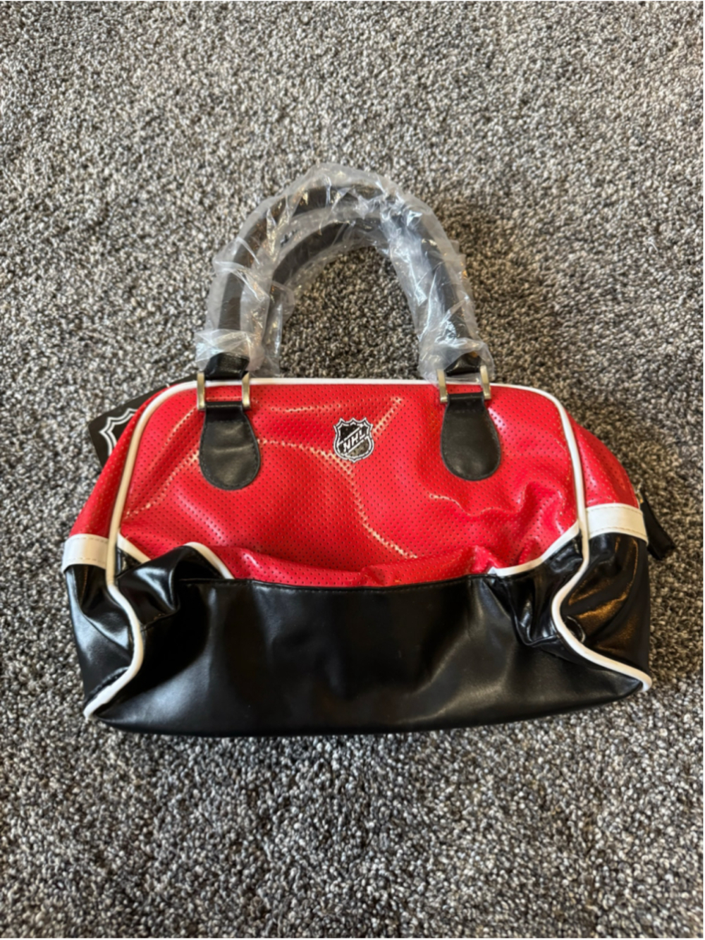 Women's NHL Takedown Purse Chicago Blackhawks Bag Red Black - Picture 6 of 10
